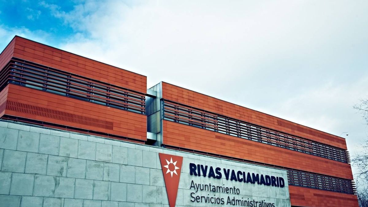 Derriban el busto que homenajea a La Pasionaria en la localidad de Rivas (Madrid)