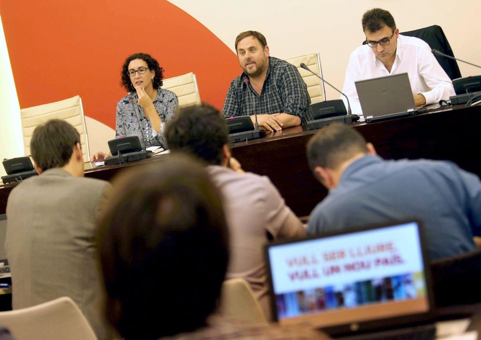 Foto: El líder de ERC, Oriol Junqueras (c), durante la reunión extraordinaria de la ejecutiva. (EFE)