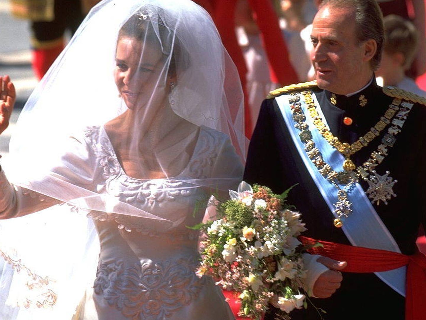 La infanta Elena y el rey don Juan Carlos, el día de la gran boda. (Getty)