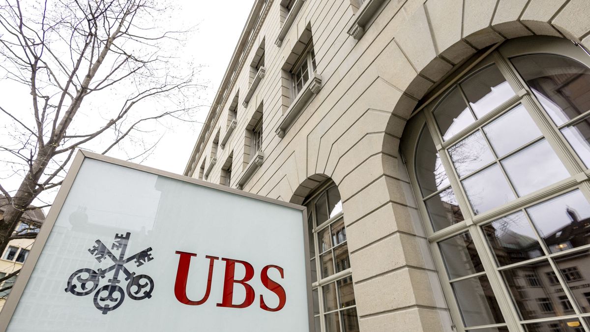 Suiza y UBS firman un acuerdo de cobertura de pérdidas de más 9.000 M por Credit Suisse