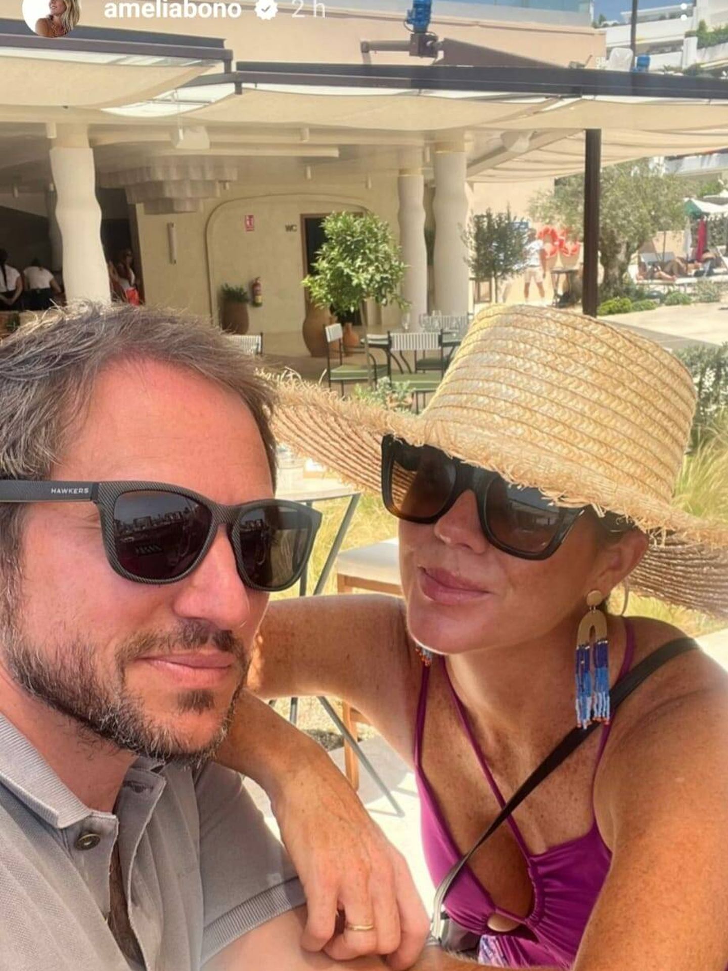 Amelia Bono y su marido, antes de embarcarse. (Instagram/@ameliabono)