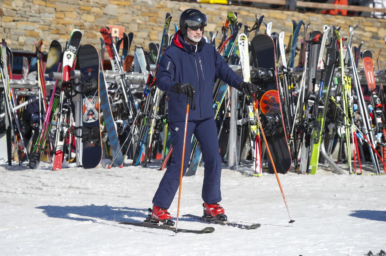 El rey Felipe VI, en la estación de esquí de Baqueira. (EFE/Javier Cebollada)