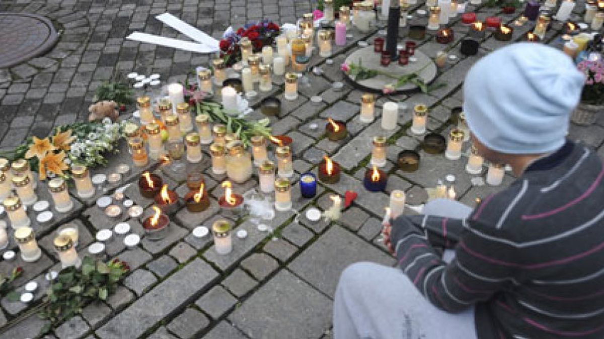 Noruega honra a sus 93 víctimas en un multitudinario funeral