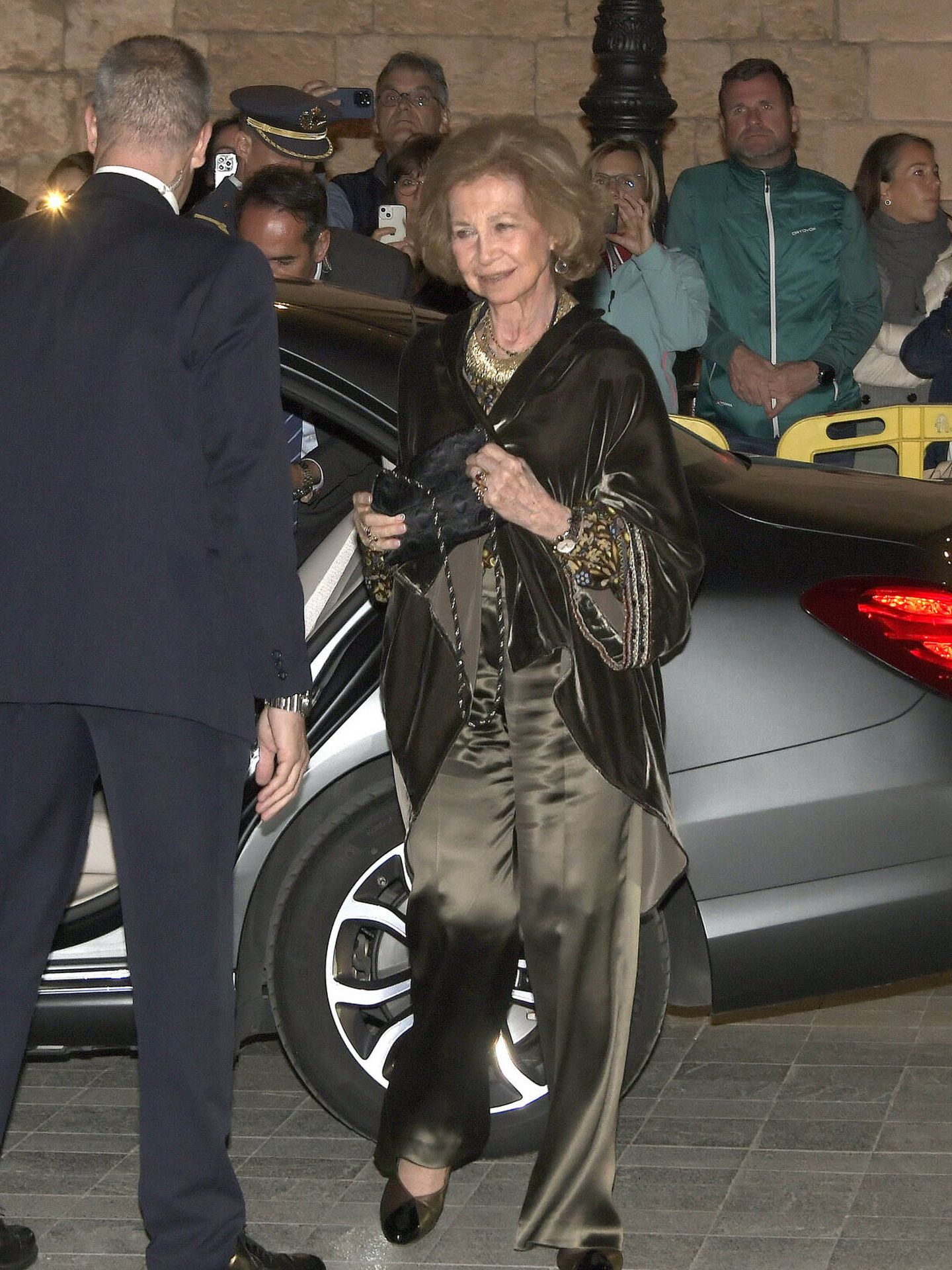 El look escogido por la reina Sofía para acudir al concierto de Pascua en Mallorca. (Gtres)