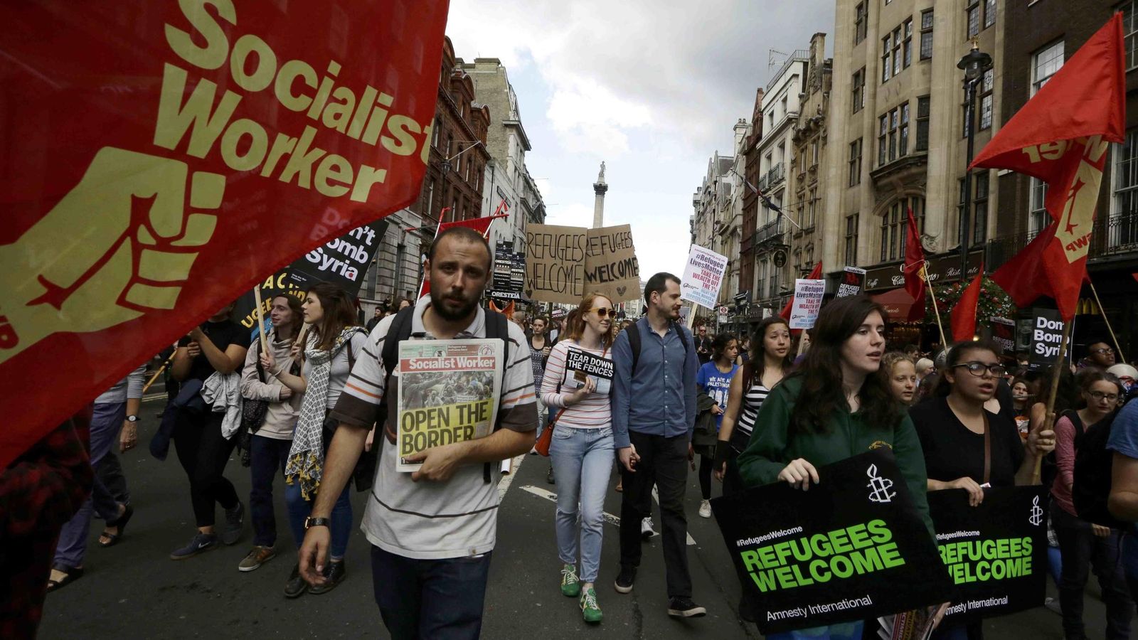 Foto: Manifestantes marchan desde Trafalgar Square hasta Downing Street durante una protesta en solidaridad con los inmigrantes, en Londres. (Reuters)