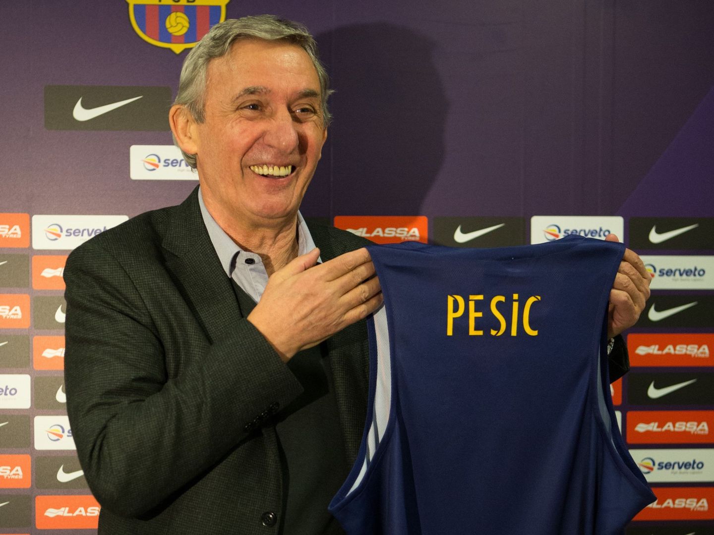 Hace una semana, Svetislav Pesic sustituyó a Sito Alonso en el banquillo del FC Barcelona Lassa. (EFE)