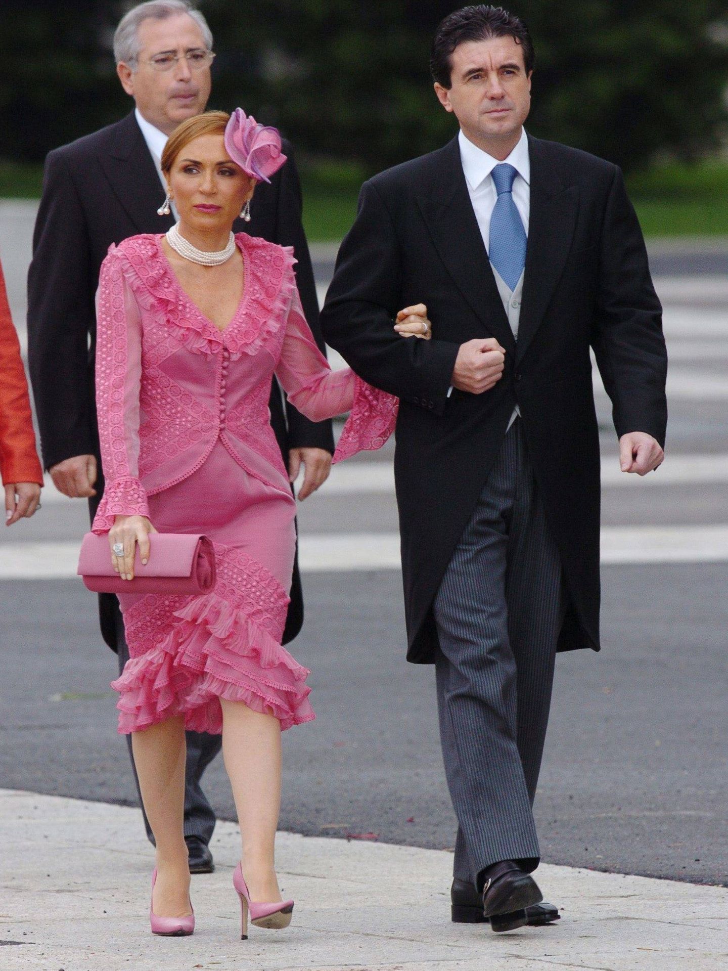 Jaume Matas y Maite Areal, en la boda de los reyes Felipe y Letizia. (Gtres)