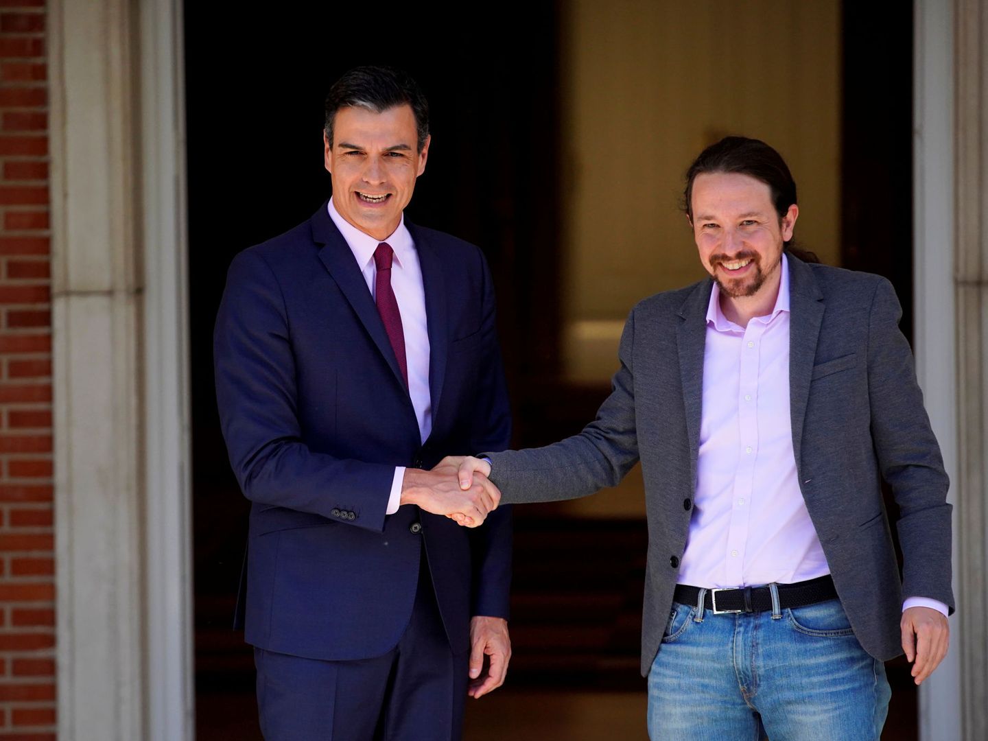 Pedro Sánchez y Pablo Iglesias durante su reunión en Moncloa. (Reuters)
