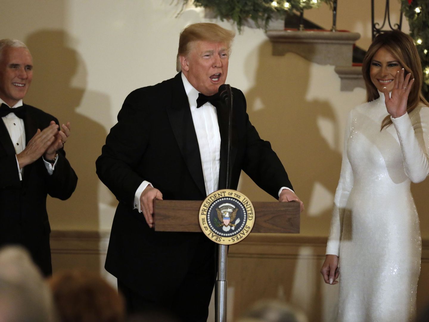 Trump, con su mujer y el vicepresidente, Mike Pence. (EFE)