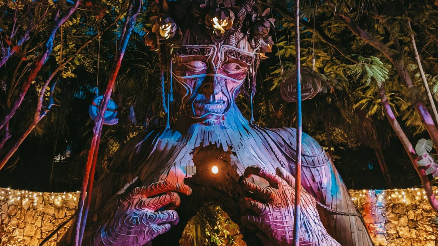 'Ven a la luz', una instalación del artista Daniel Popper en Tulum que genera colas (Unsplash)