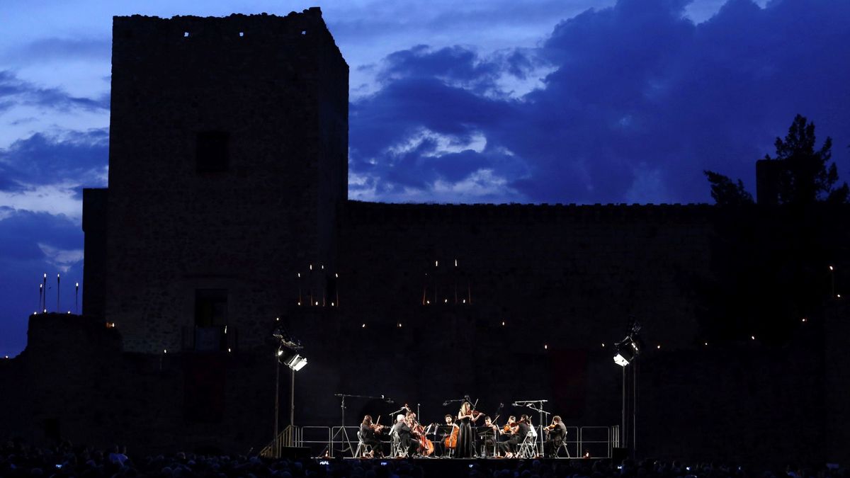 La noche de las velas vuelve a Pedraza: música clásica junto a un castillo medieval