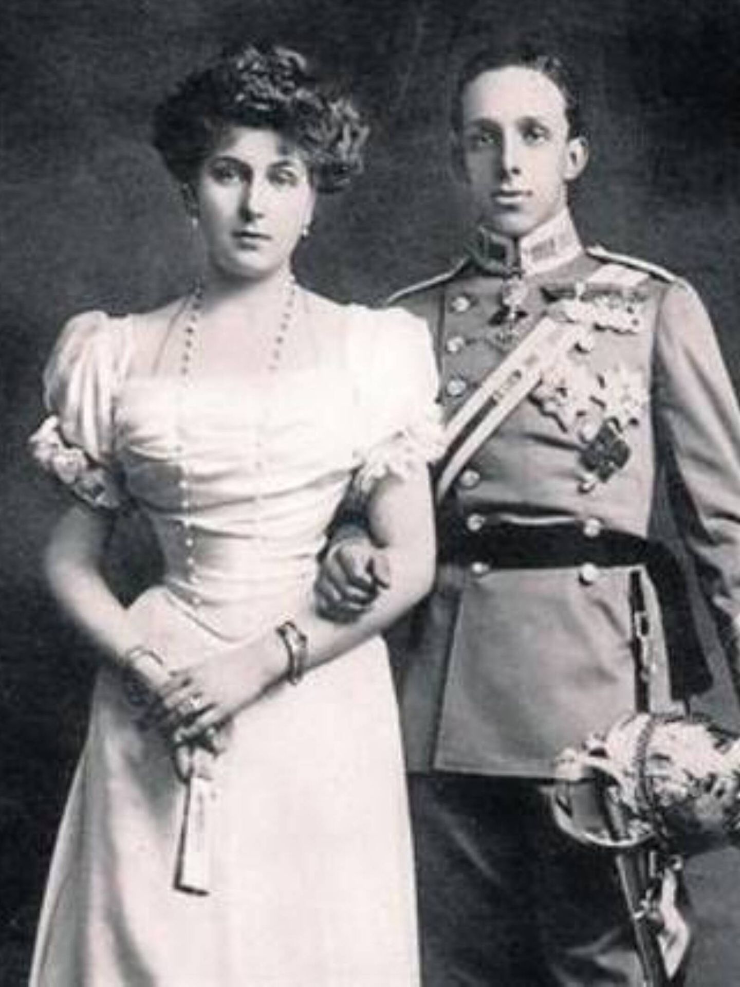 El rey Alfonso XIII, junto a la reina Victoria Eugenia en una fotografía. (Imagen de archivo)