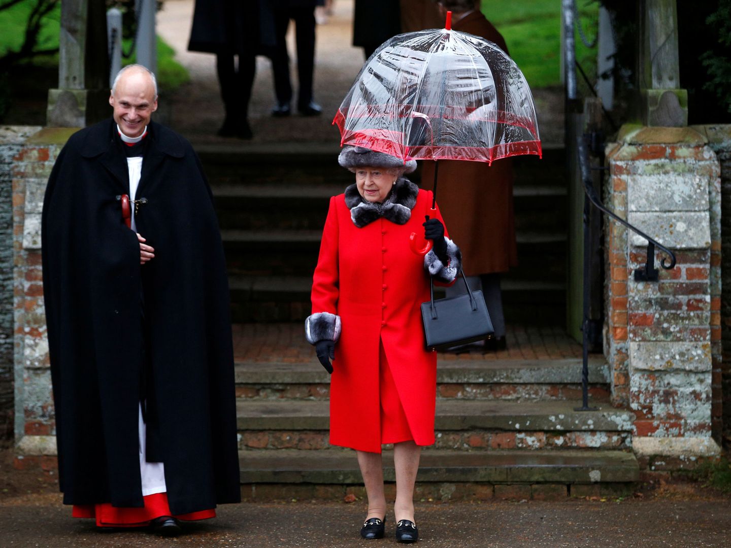 La reina Isabel, en la misa de Navidad. (Reuters)
