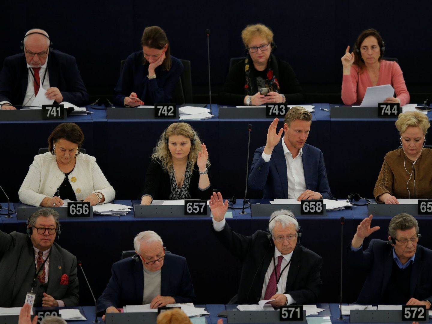 Eurodiputados durante el Pleno del Parlamento Europeo (REUTERS)