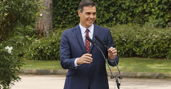 Foto: El presidente del Gobierno en funciones, Pedro Sánchez, en el Palacio de Marivent. (EFE)