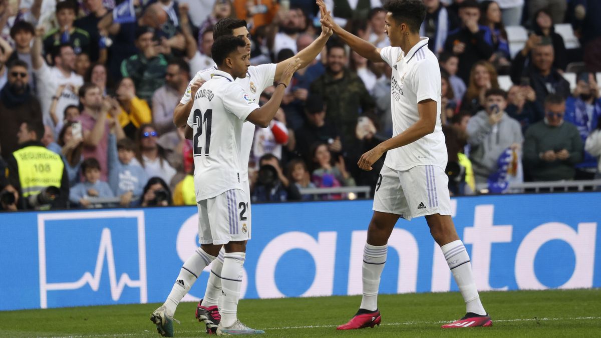 El Real Madrid resiste en una Liga sin ganas: espera a Europa y al derrumbe del Barça