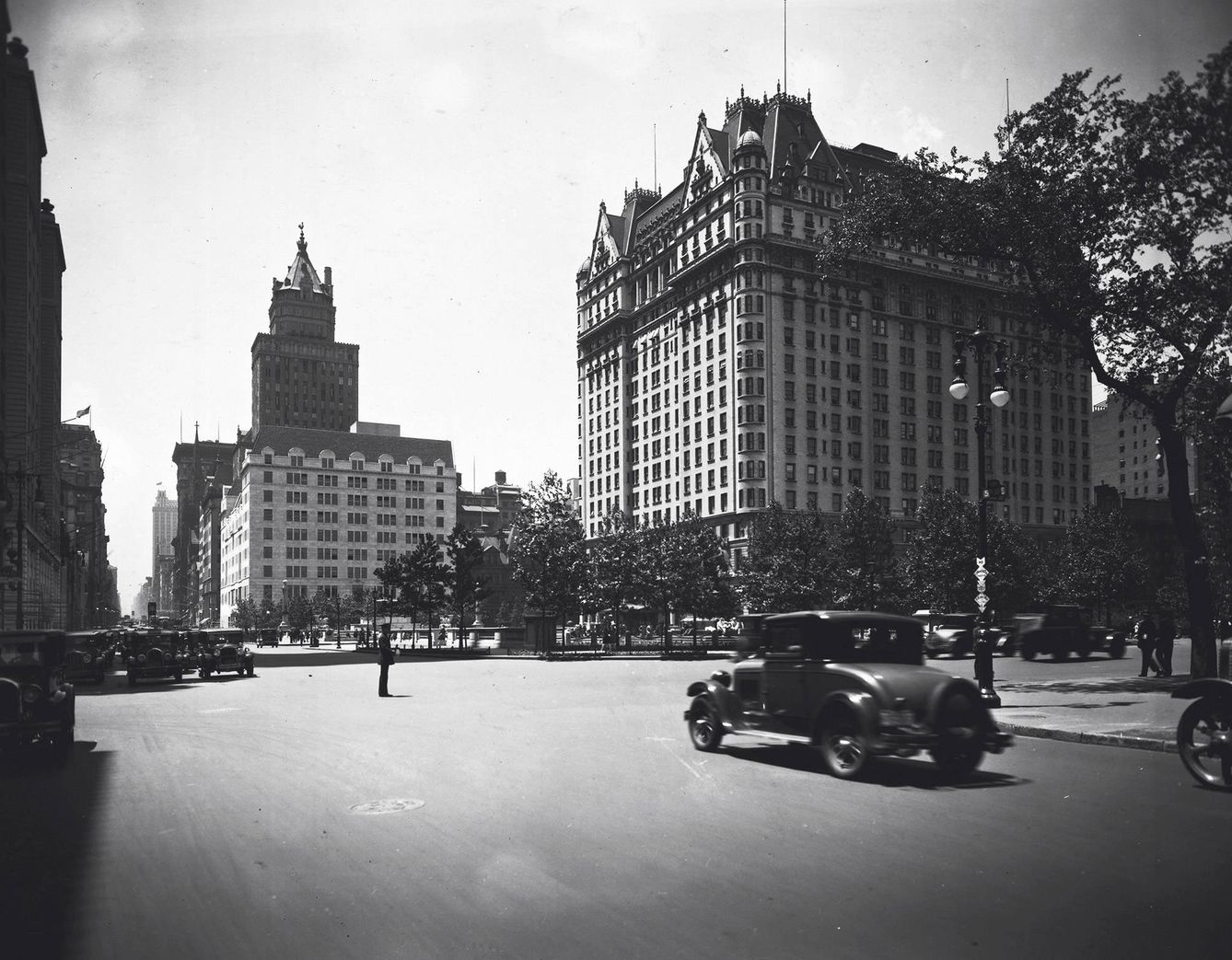Exterior del Plaza en los años 20. 