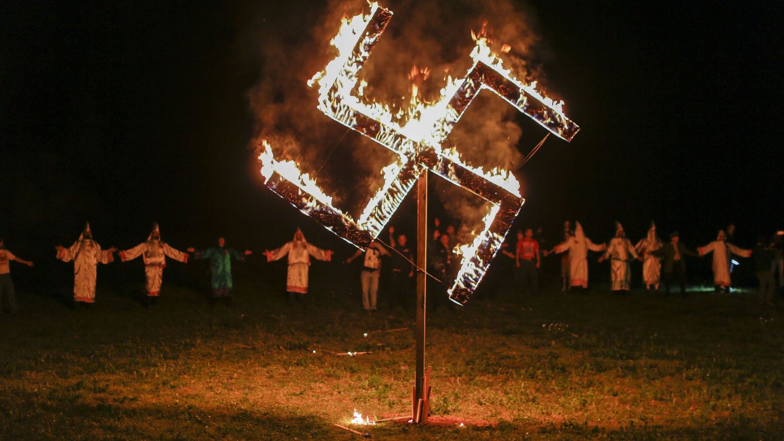 Foto: Miembros del Ku Klux Klan el pasado 23 de abril en Georgia. (EFE)