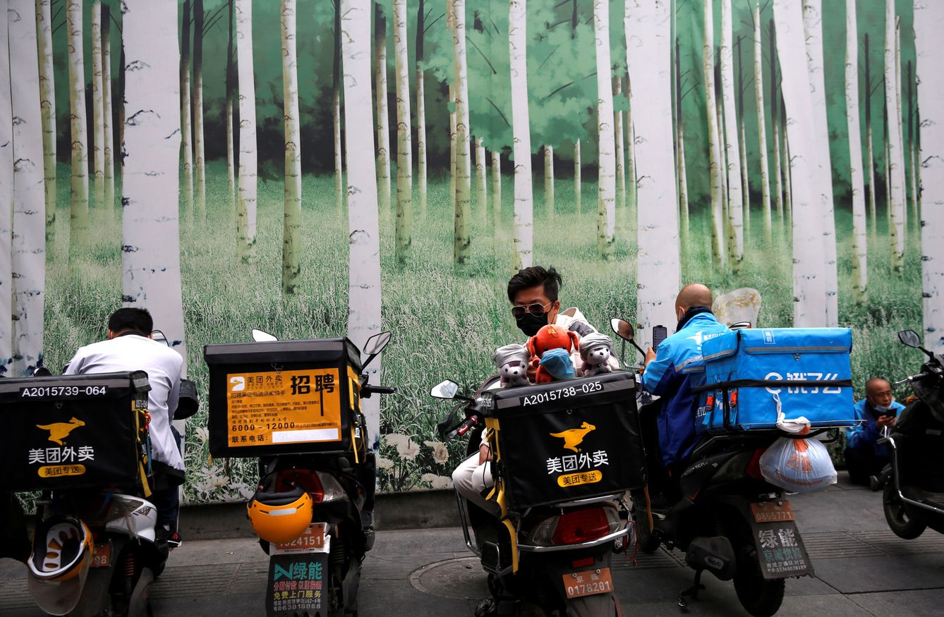 Repartidores de plataformas de 'delivery' en China. (Reuters)
