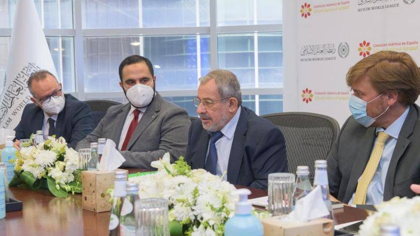 El presidente de la Comisión Islámica de España, durante una reunión