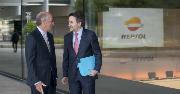 Foto: El presidente de Repsol, Antonio Brufua, junto al consejero delegado de la petrolera, Josu Jon Imaz, en la presentación del nuevo plan estratégico