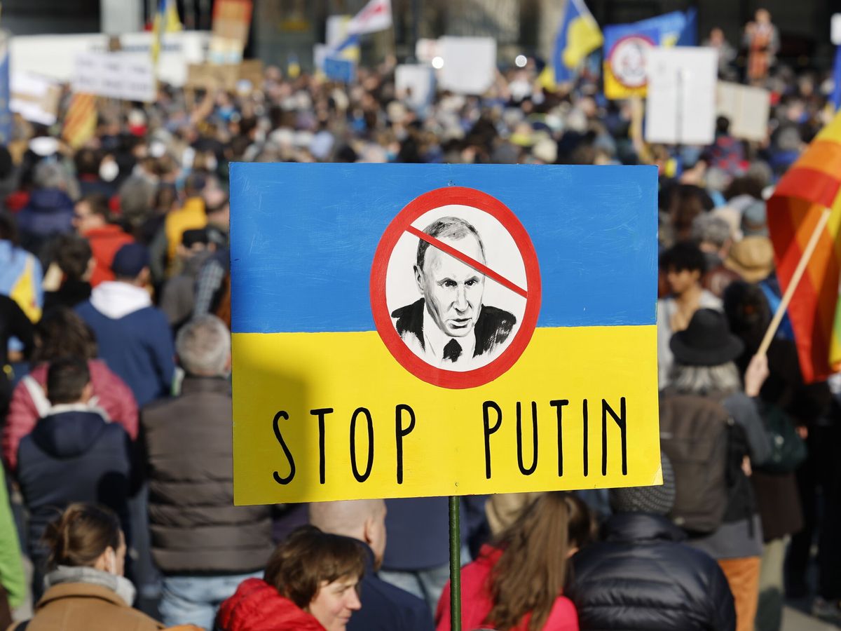 Foto: Manifestación contra la invasión de Ucrania. (EFE/Peter Klaunzer)