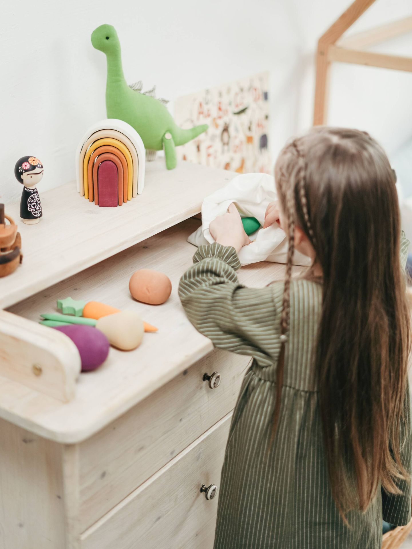 Los niños pueden aprender a guardar sus juguetes. (Pexels/ cottonbro studio)