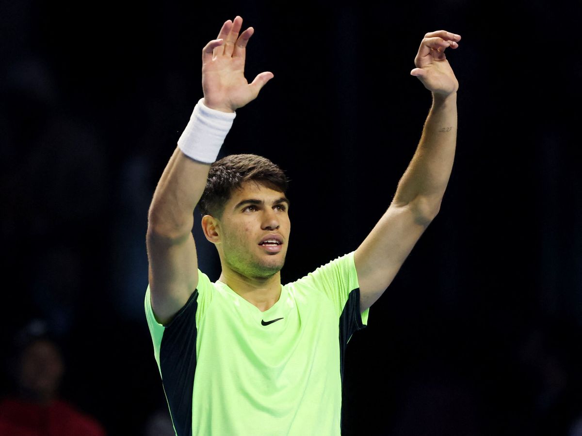 Foto: Alcaraz, tras derrotar a Djokovic. (Reuters/Ahmed Yosri)