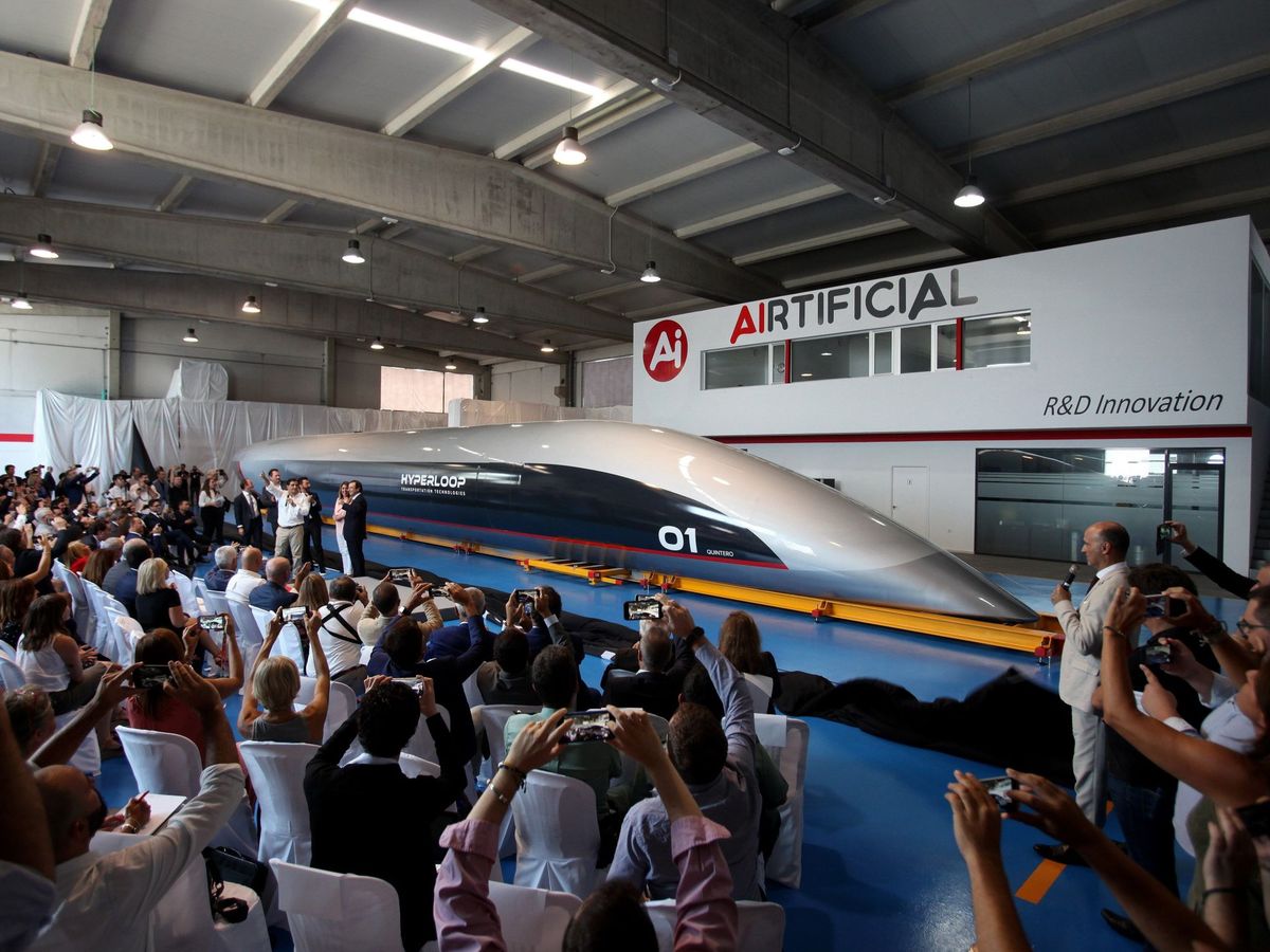 Foto: Cápsula del Hyperloop que fabrica Airtificial. (EFE)