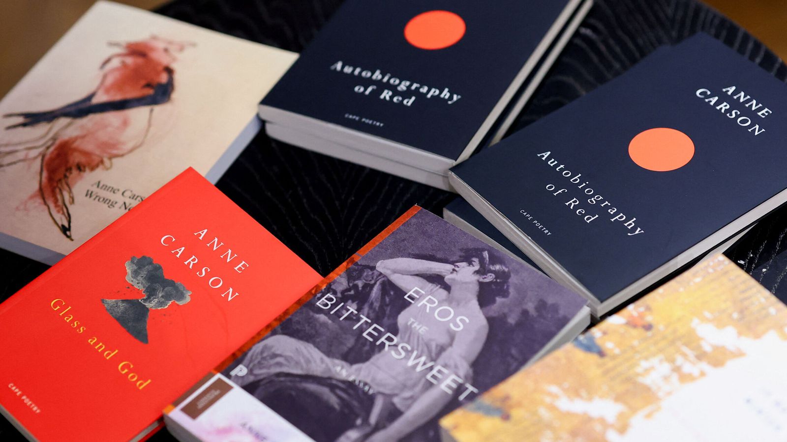 De 'Eros' a 'Autobiografía de rojo': los libros más aplaudidos de Anne Carson, la nueva Nobel de Literatura