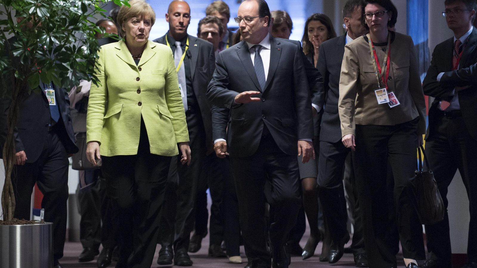 Foto: Merkel y Hollande, durante una reunión de urgencia del Eurogrupo en Bruselas. (Reuters)