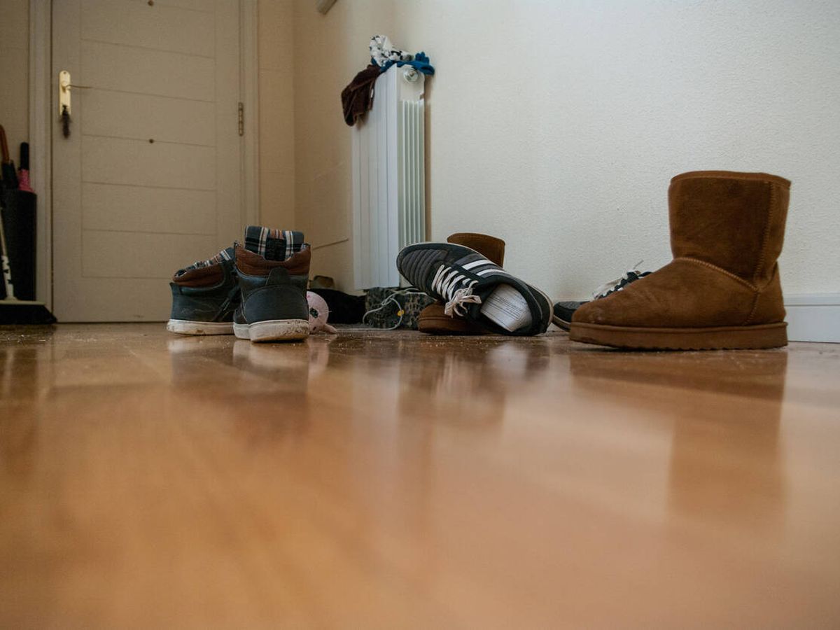 Foto: Zapatos en la entrada de una casa (iStock)