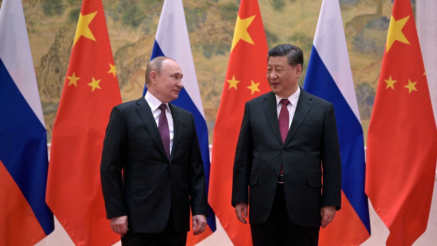 El presidente ruso, Vladímir Putin, junto al presidente chino, Xi Jinping, en Pekín el pasado 4 de febrero. (Reuters)
