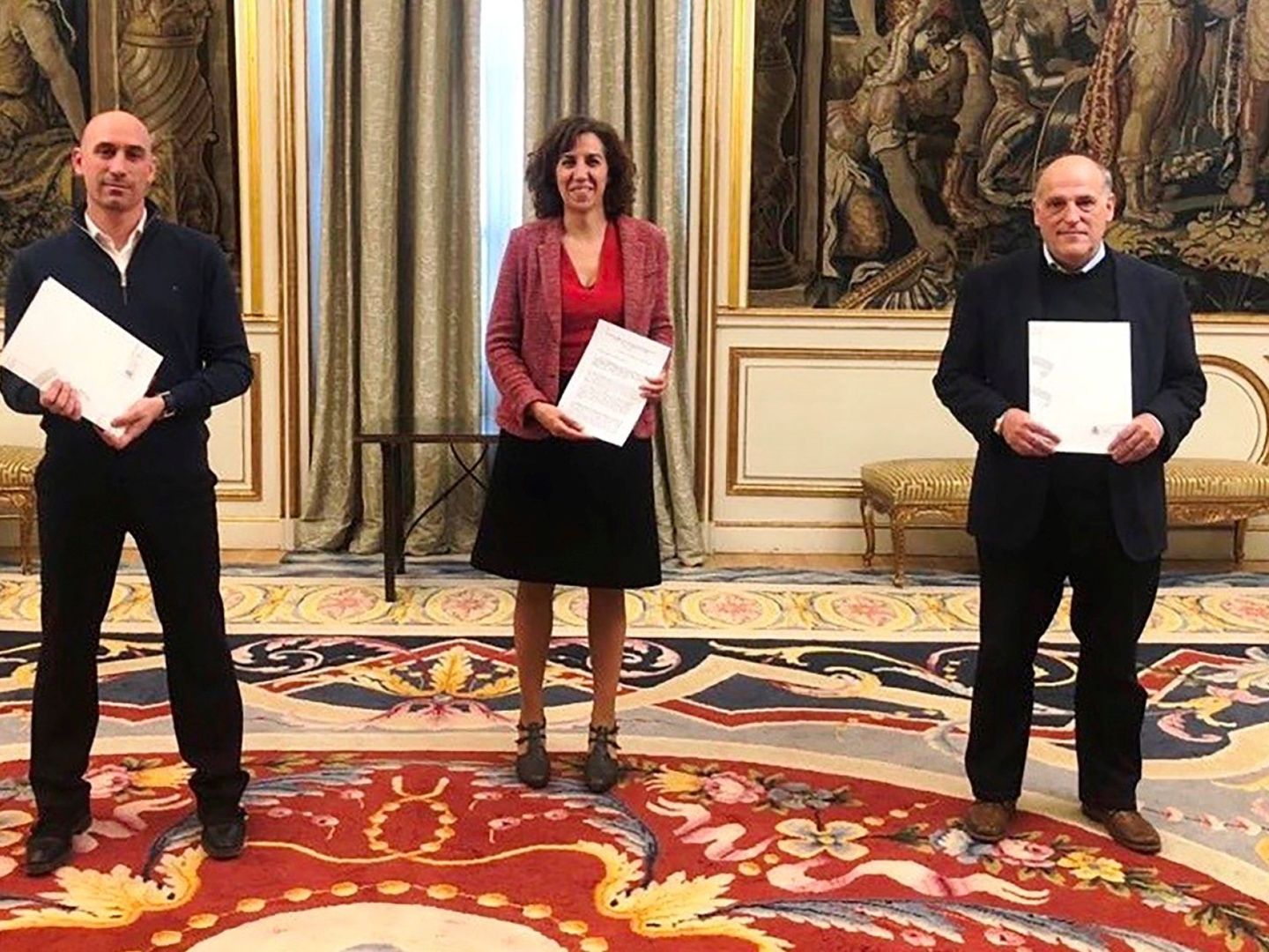 Luís Rubiales, Irene Lozano y Javier Tebas tras la firma de los Pactos de Viana. EFE