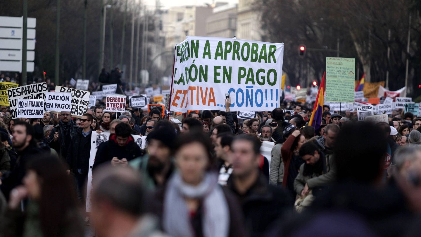 Manifestación de la Plataforma de Afectados por la Hipoteca (PAH) en Madrid, en 2013. (EFE/Víctor Lerena)