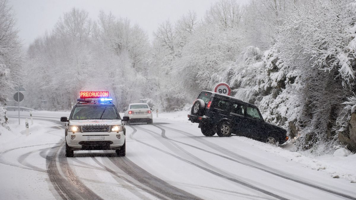 ¡Vuelve la nieve! Zonas en alerta y consejos para evitar quedar atrapados en la carretera