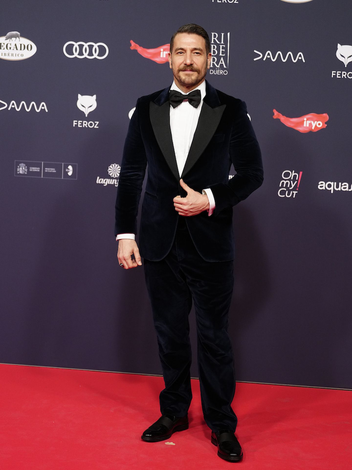 Raúl Tejón posando en la alfombra roja de los Premios Feroz. Limited Pictures.