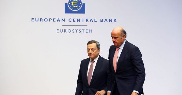 Foto: Draghi y Guindos en la sede del BCE. (Ralph Orlowski/Reuters)