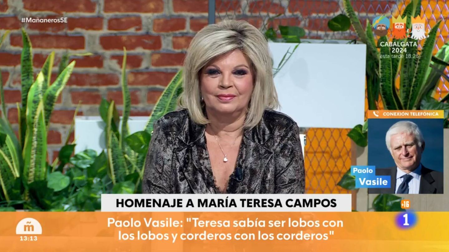 Terelu escucha a Paolo Vasile durante su llamada en 'Mañaneros'. (RTVE)