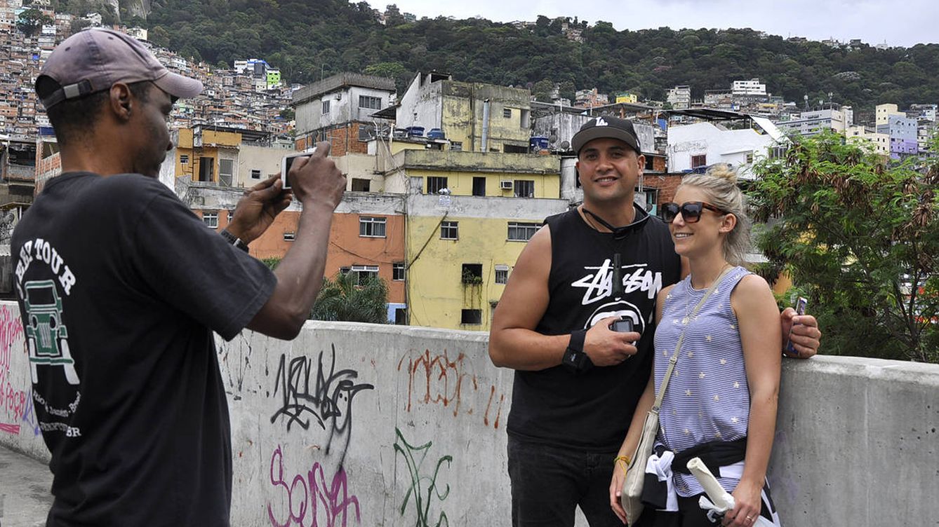 'Favela tour': turistas ricos que pagan por ver de cerca los tiroteos de los pobres