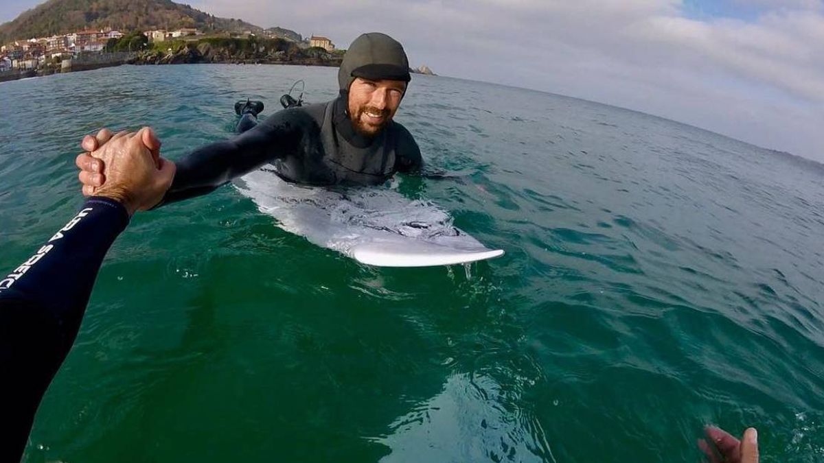 El surfista Kepa Acero vuelve a nacer: "Me salvé de milagro de estar parapléjico"