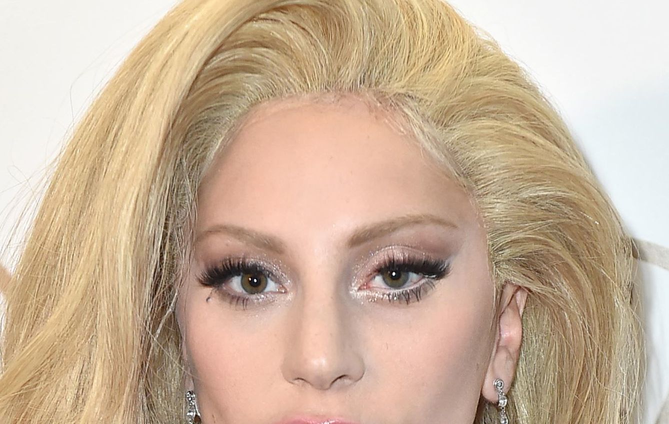 La peluca de Lady Gaga os saluda.