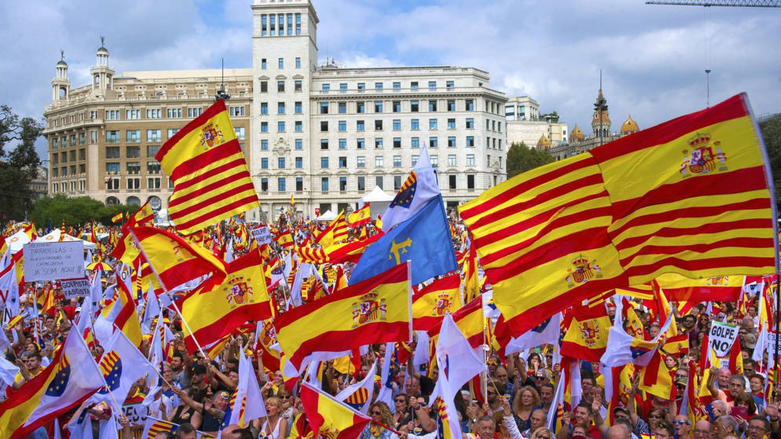 Foto: Manifestación convocada por Societat Civil Catalana. (EFE)