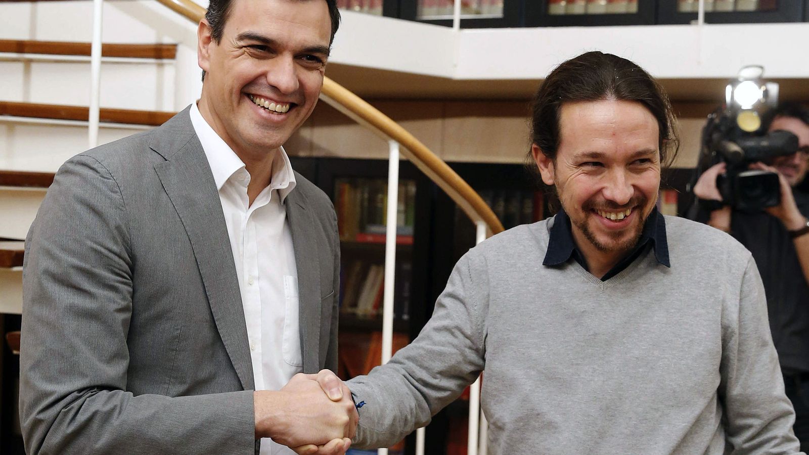 Foto: Pedro Sánchez y Pablo Iglesias, en su reunión de este viernes en el Congreso de los Diputados. (EFE)