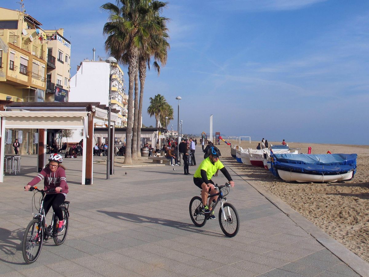 Foto: Vista del paseo marítimo de Torredembarra, en Tarragona. (EFE/Jaume Sellart)