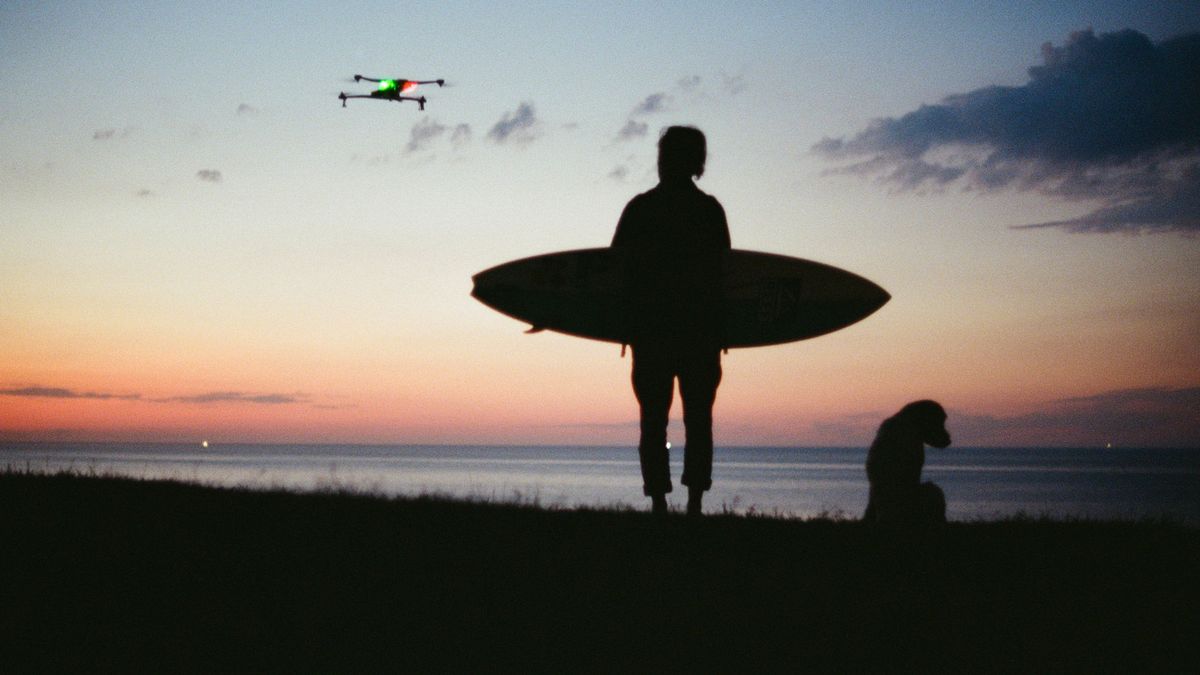 Una vuelta por el mundo con una tabla de surf y un dron como compañero