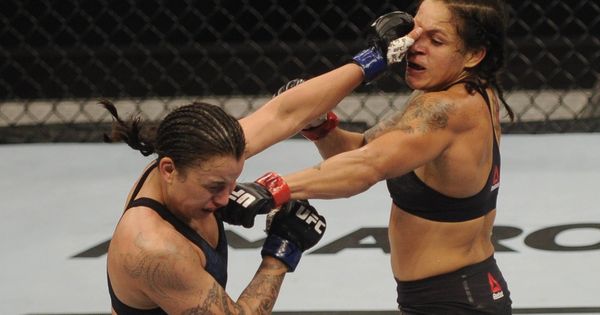 Foto: Amanda Nunes golpeando a Pennington, este fin de semana en la UFC 224. (Imago)