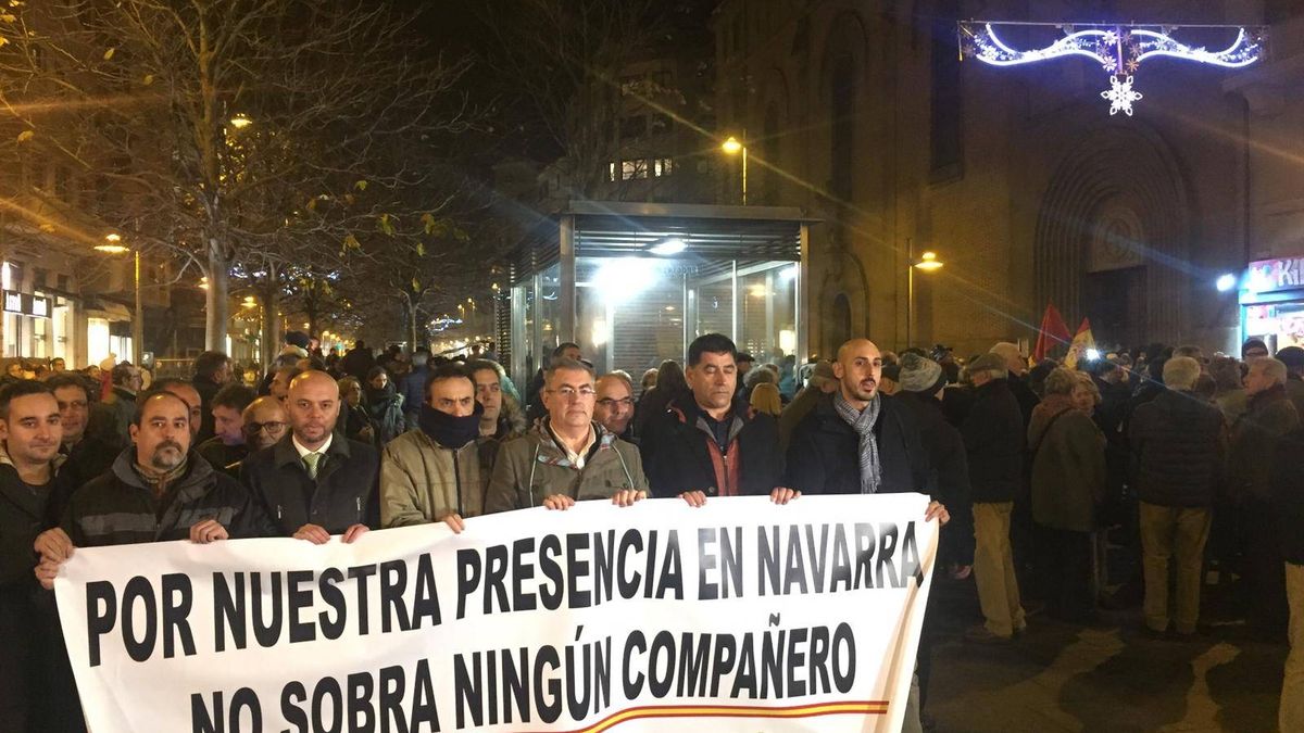 "Queremos Guardia Civil": protesta contra los planes de "expulsar" al cuerpo de Navarra