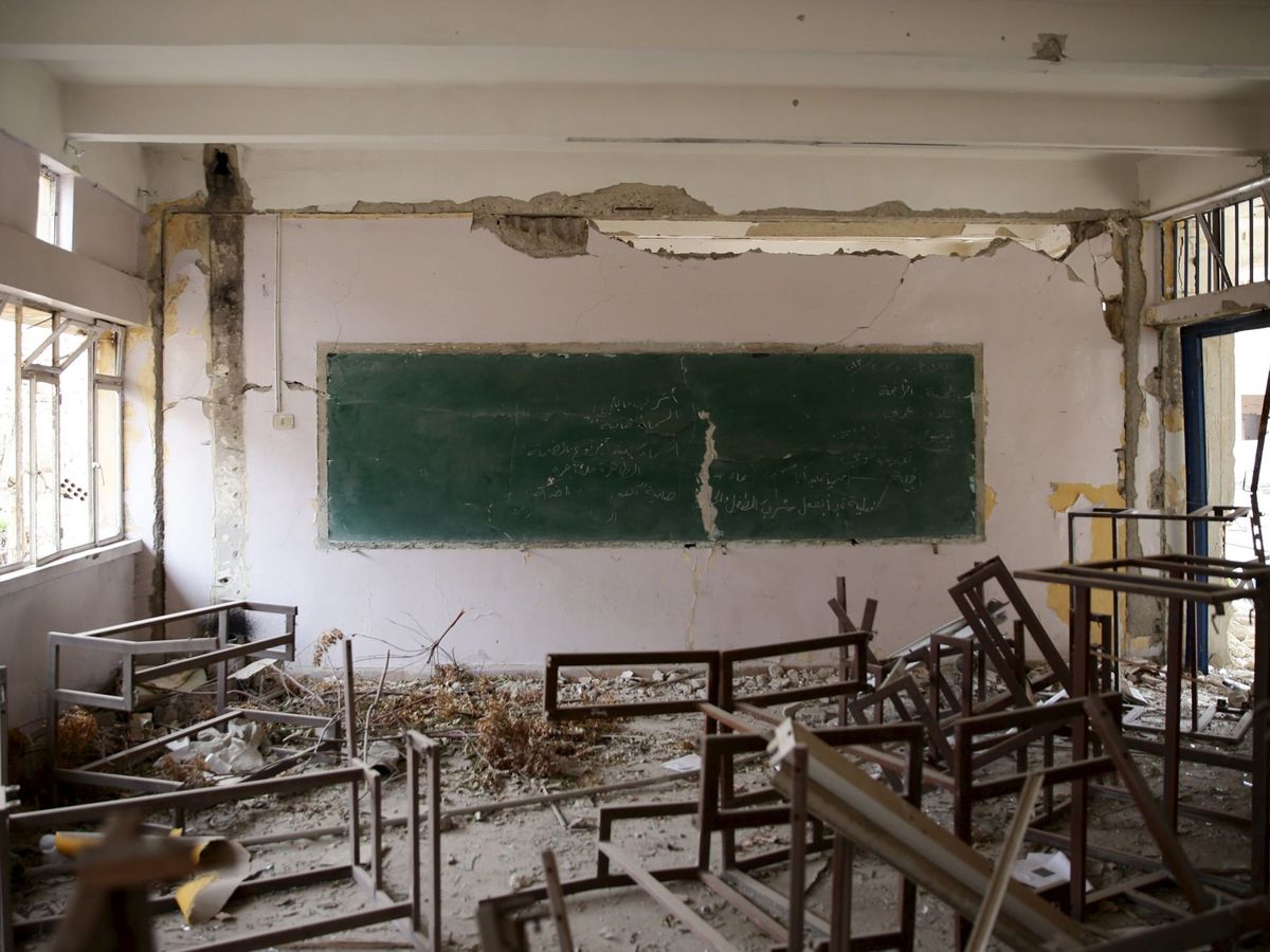 Foto: Un aula dañada dentro de una escuela que era administrada por Unicef en un barrio de Damasco. (Reuters) 