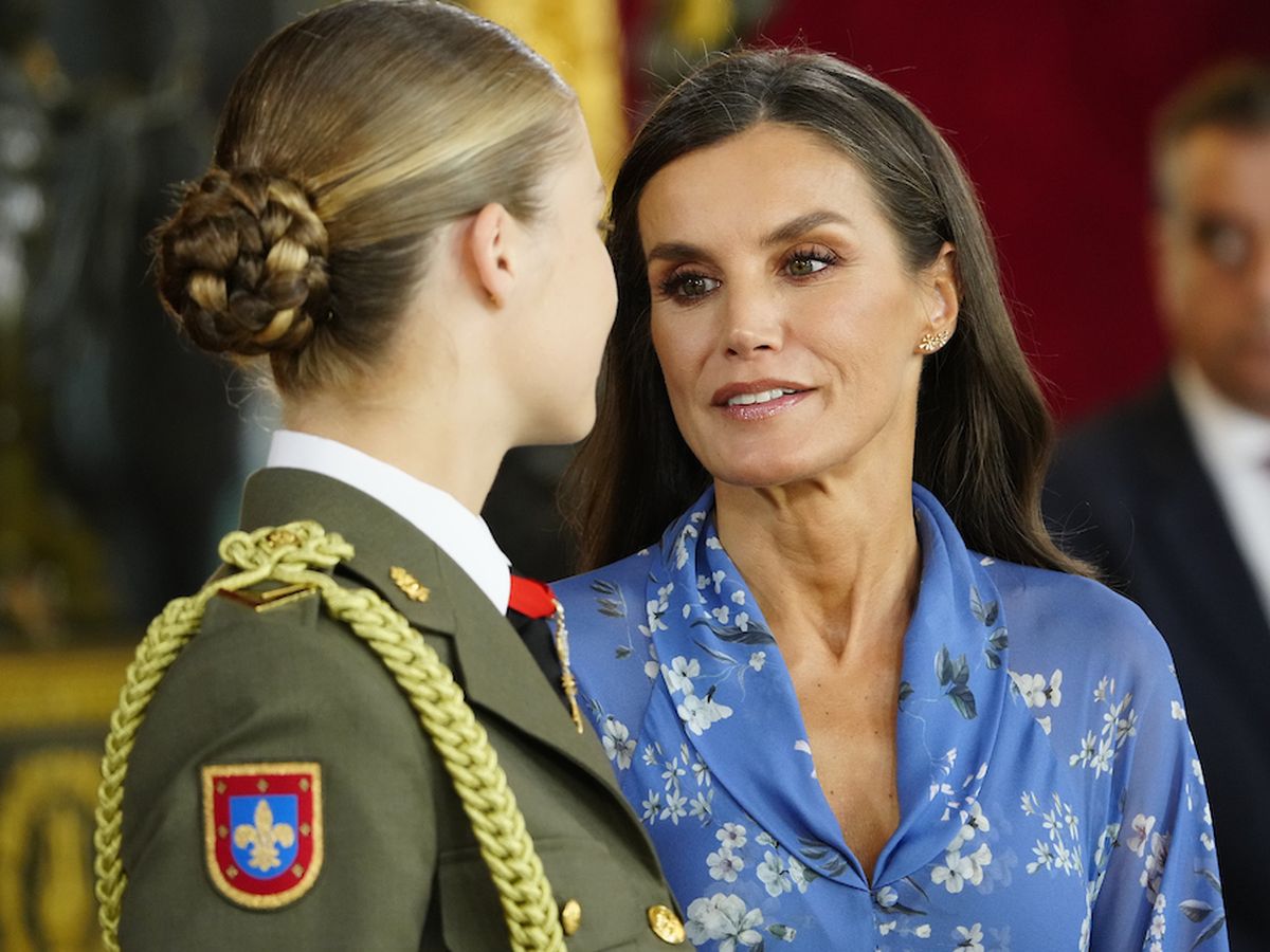 Foto: La princesa Leonor y la reina Letizia en el Palacio Real. (LP)